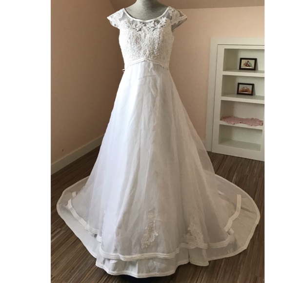Dresses & Skirts - NEW Bridal Dress Cap Sleeve Embellished Satin Bodice Wedding Gown Scallop Train